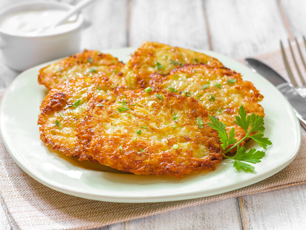 Додайте це до картоплі – і деруни вийдуть золотистими й ароматними. Рецепт бюджетної страви