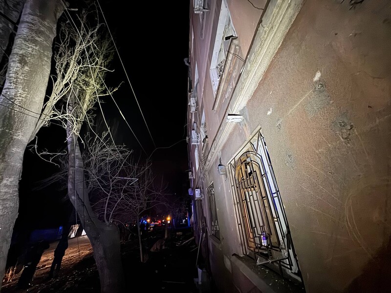 РФ снова массированно атаковала Одессу, повреждена тепломагистраль, горожане остались без отопления