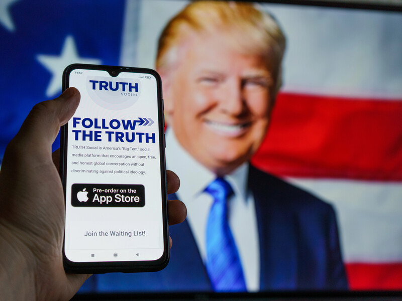 Росія запустила фейк про заборону Зеленським соцмережі Трампа в Україні. У РНБО відреагували