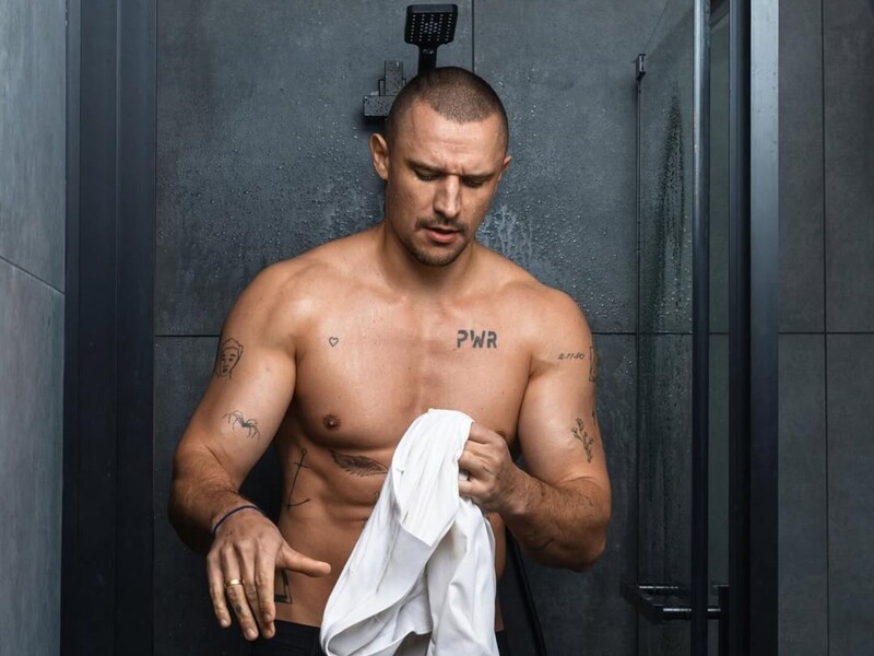 Цимбалюк похвастался спортивной фигурой после тренировки. Видео