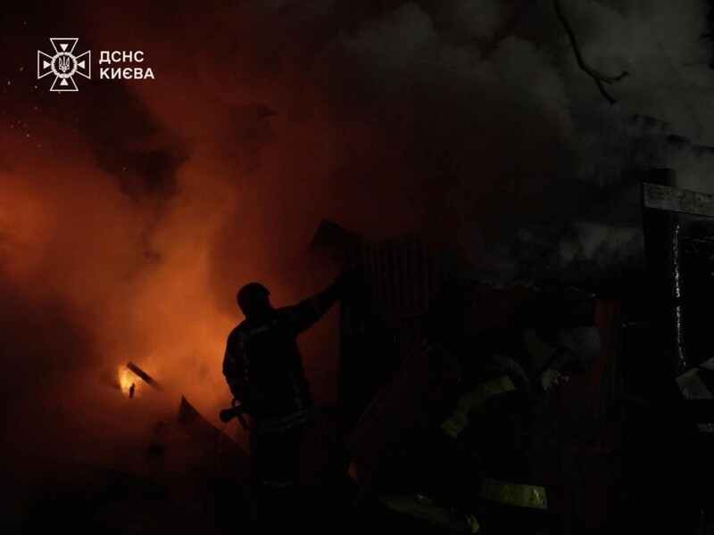 Російські ударні БПЛА атакували Київ, пожежі виникли в кількох районах. ДСНС показала наслідки