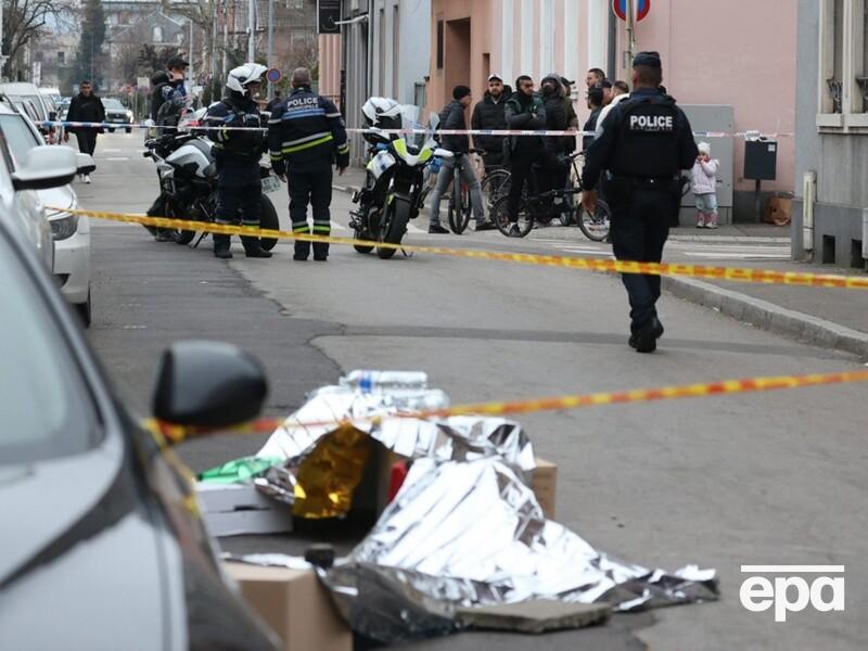 Во Франции на полицейских напал вооруженный ножом алжирец, погиб прохожий