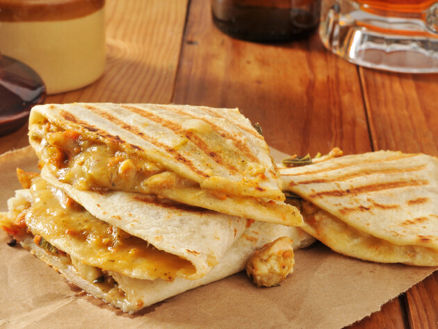 Загорніть курку перед запіканням у це, щоб вона була хрумкою й соковитою. Рецепт