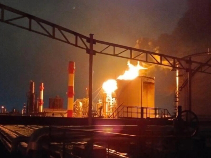 Дроны атаковали НПЗ в российской Рязани, там был пожар. Видео