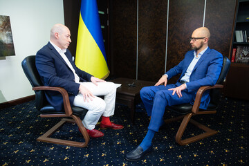 Союз Путіна із Трампом, капітуляція України, хто платить Арестовичу. Стрим Гордона з Яценюком. Трансляція