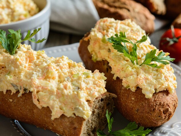 Приготовьте из трех ингредиентов блюдо, которое можно есть как салат или как намазку. Быстрый рецепт