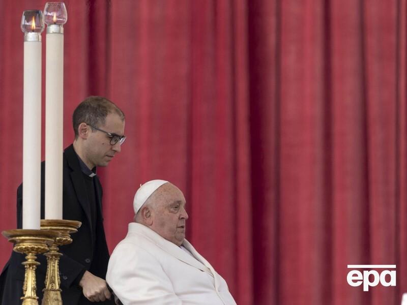 Папа римський, який перебуває в лікарні, повернувся до роботи й уже телефонував у Газу – Ватикан