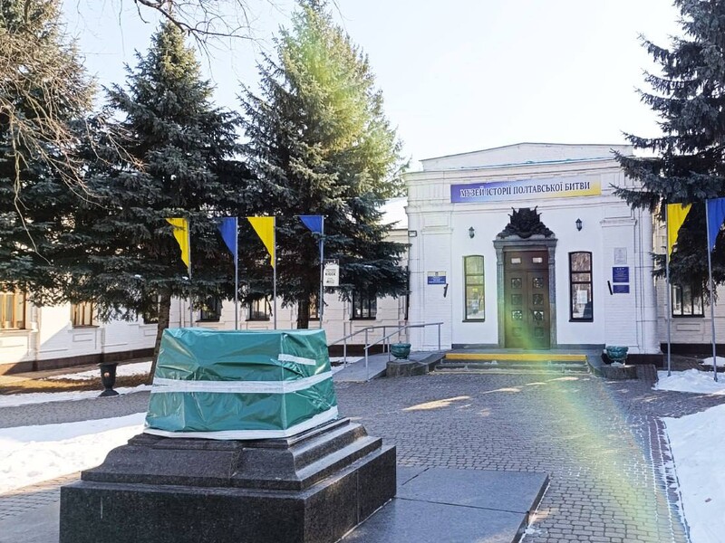 В Полтаве демонтировали памятник российскому царю Петру I