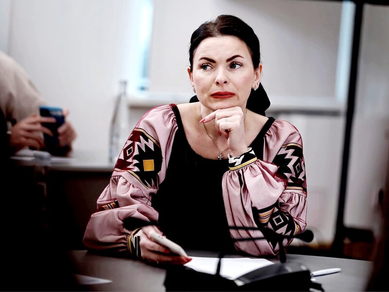 Удар дронів по Київській області. Загинули відома журналістка та її чоловік-хірург