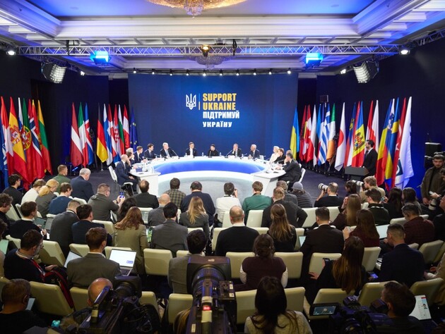 Зеленський: Україна має бути сильною. Дипломатії вже багато, і події будуть тільки прискорюватися