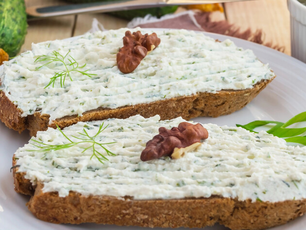 Добавьте этот ингредиент – и творожная намазка на бутерброды будет готова за 10 минут. Простой рецепт