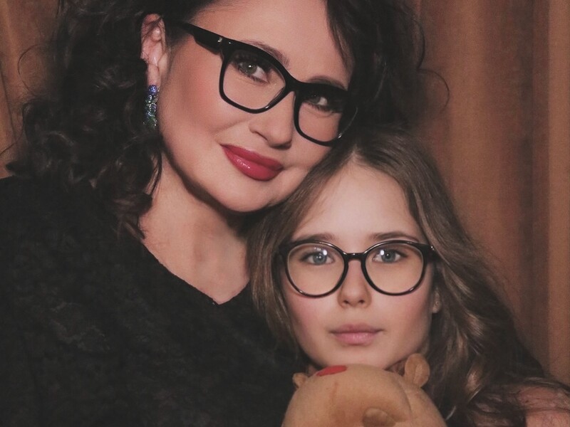 Мозгова показала, у якому одязі та з якою зачіскою її донька відсвяткувала 10 років