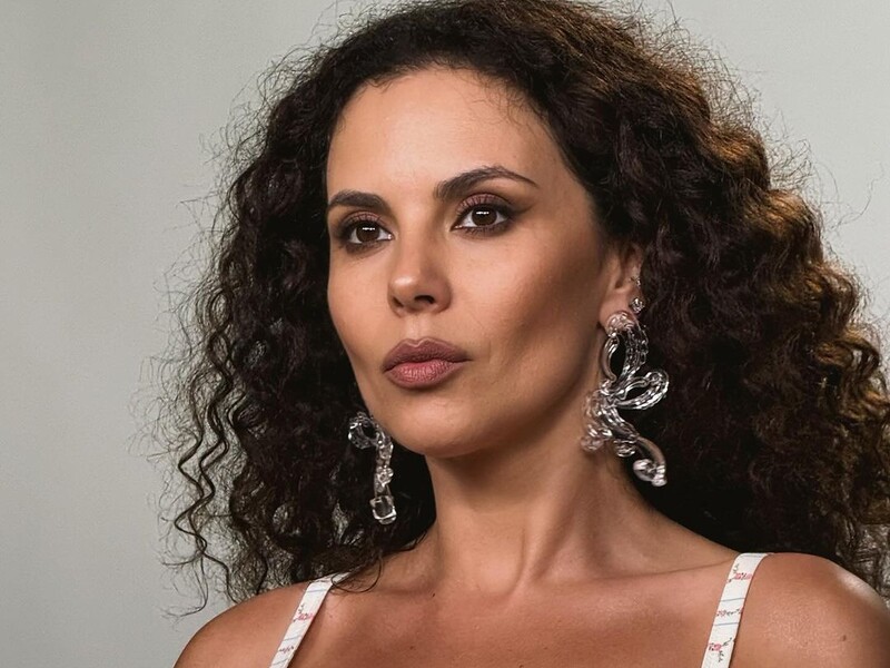 Каменских показала, как обедает в салоне автомобиля