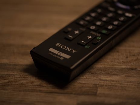 Большинство россиян смотрят телевизор, 67% делают это практически каждый день – опрос