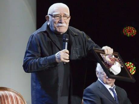 Джигарханян переконаний, що образив свою маму