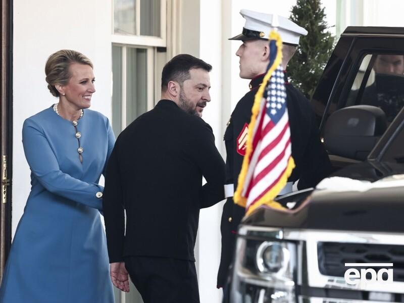 Зеленский покинул Белый дом досрочно