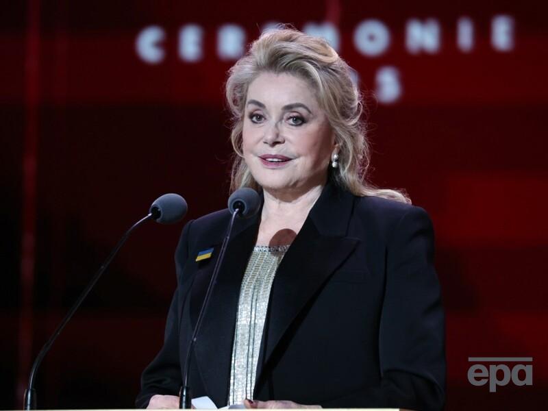 Денев посвятила открытие церемонии 