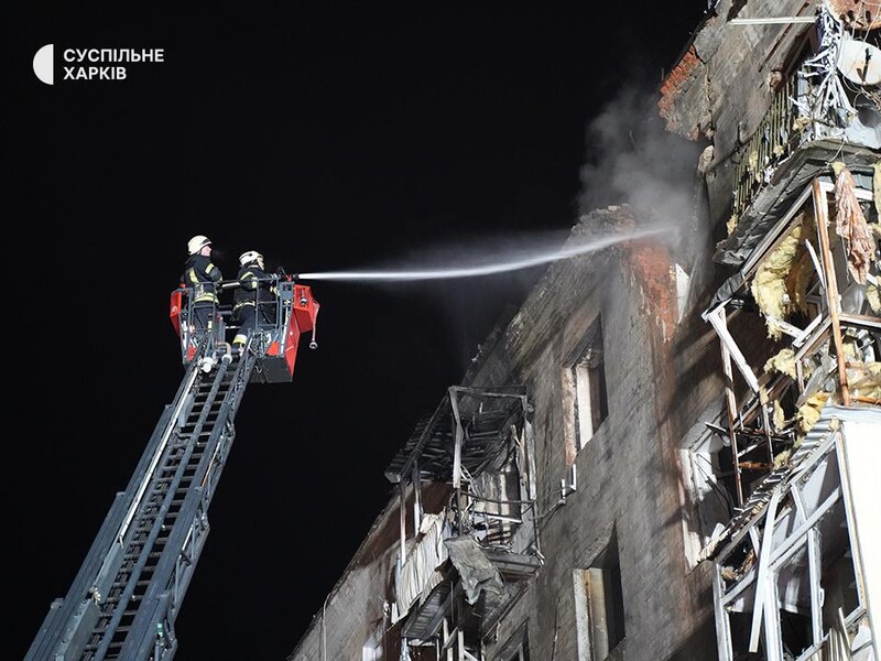 Удар дрона по пятиэтажке в центре Харькова. Среди раненых – шестилетний ребенок. Фото