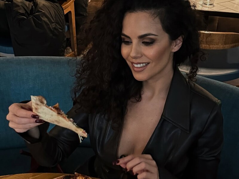 Каменских снялась босиком и показала фигуру во весь рост