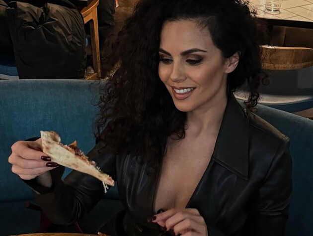 Каменских снялась босиком и показала фигуру во весь рост