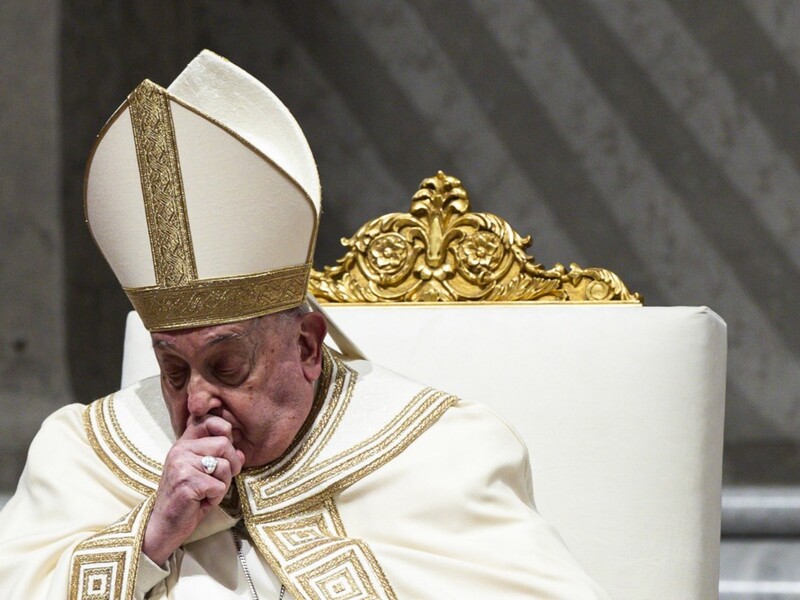 Папа римский из больницы призвал молиться за Украину