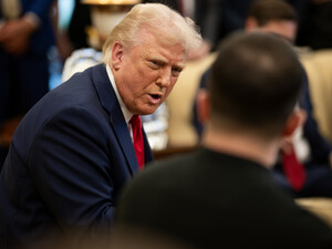 Трамп наказав зупинити всю військову допомогу Україні – ЗМІ