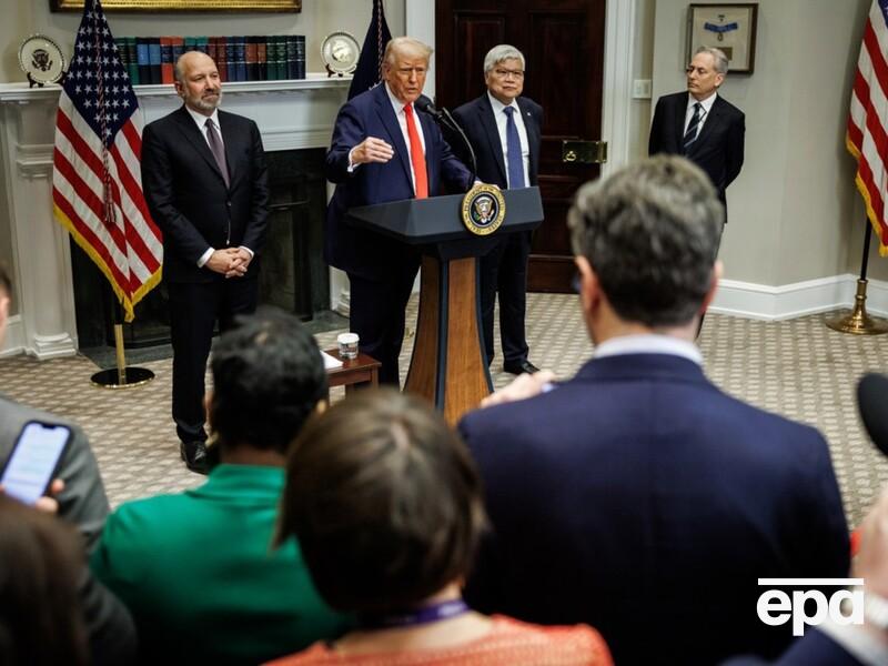 WSJ рассказала, как в Белом доме принимали решение остановить помощь Украине