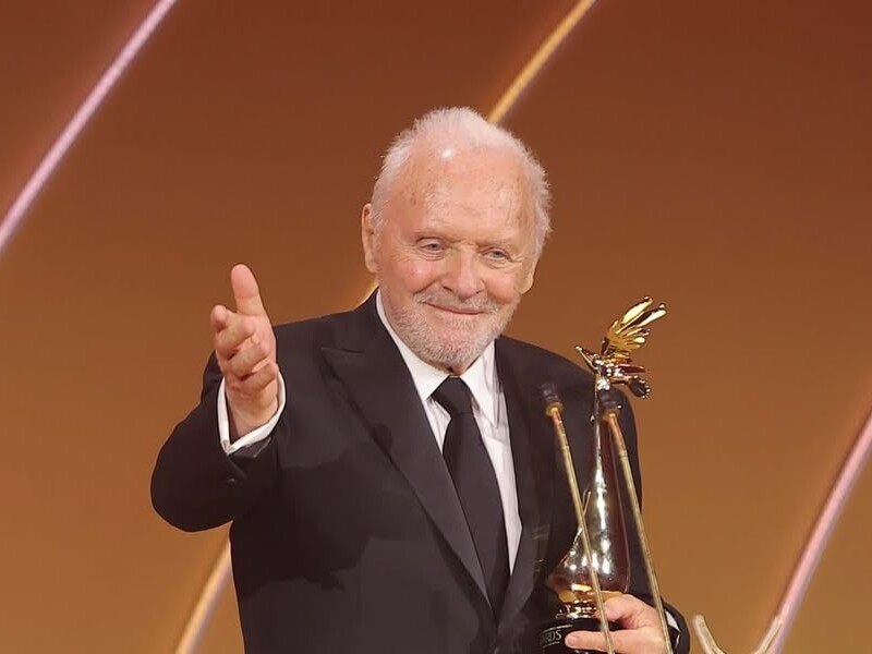 87-річний Гопкінс видасть 