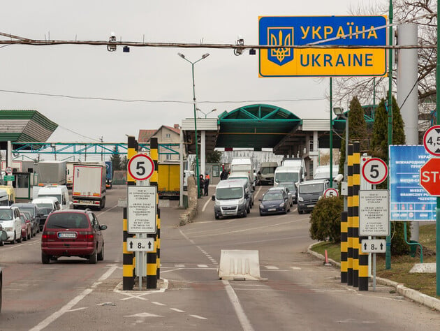 Мінкульт відновлює видавання рекомендаційних листів для виїзду артистів за кордон, але не для всіх