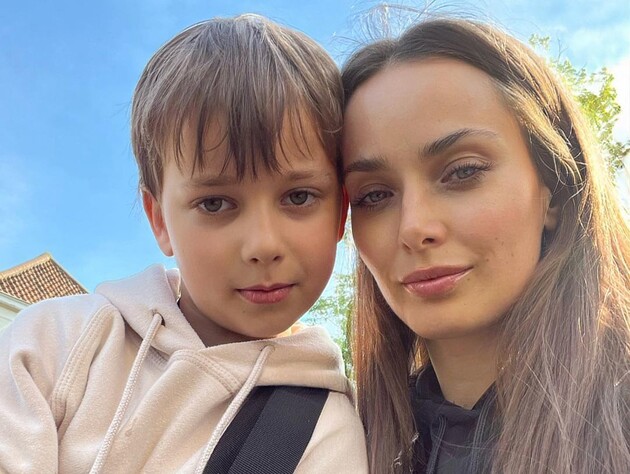 Мішина показала, як розважається за кермом під час поїздки із сином