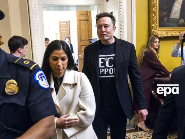 Пресс-секретарь Трампа ушла от ответа, почему Маску можно без костюма в Белый дом, а Зеленскому – нет