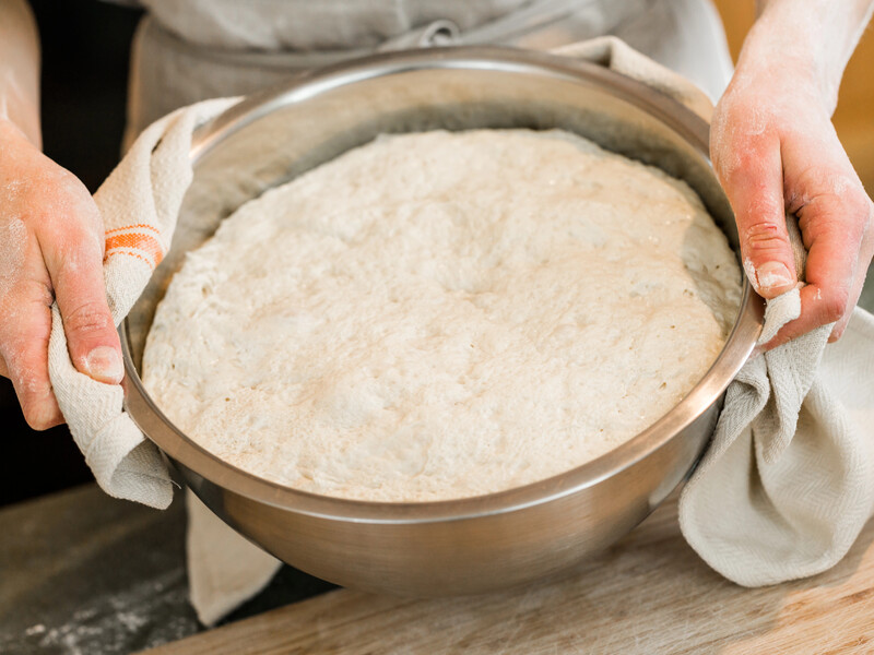 Спробуйте цей лайфхак, щоб урятувати дріжджове тісто, яке не піднялося
