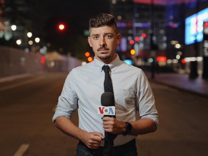 Департамент Маска під час перевірки звільнив українського журналіста "Голосу Америки"