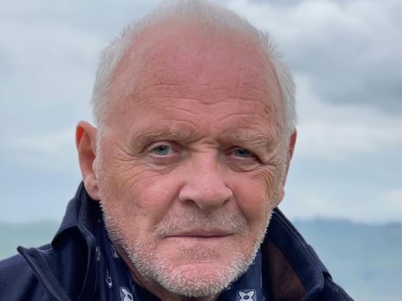 Хопкинс показал архивное фото с матерью и третьей женой в Международный женский день