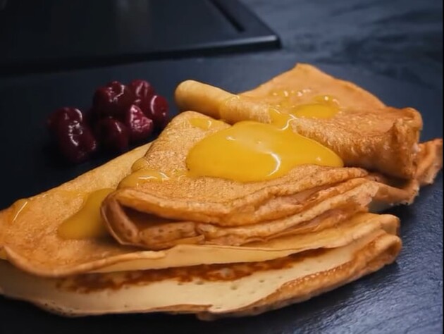 Залийте соду окропом – і млинці вийдуть тонкими, еластичними й дуже ніжними. Рецепт заварного тіста