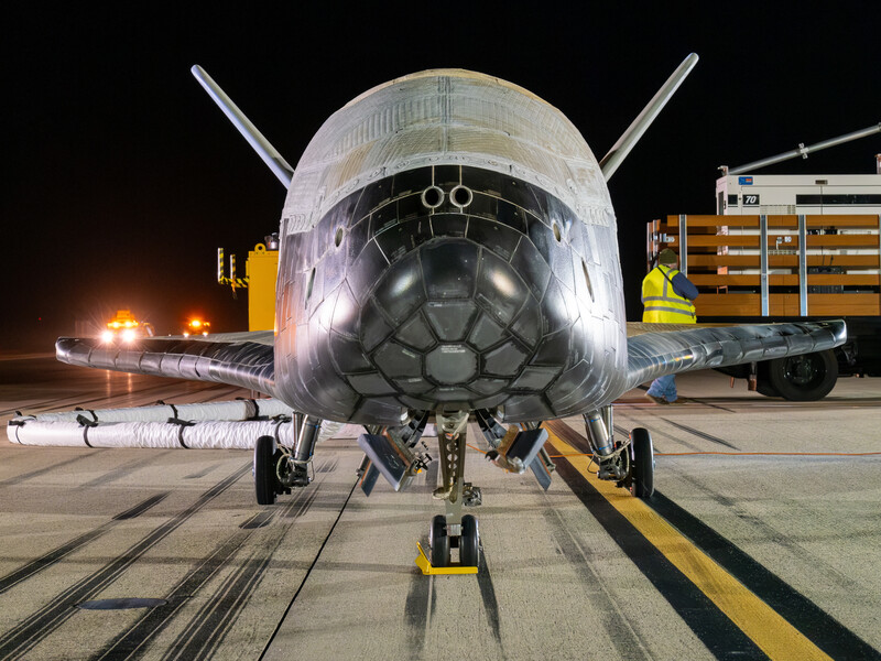 После 434 дней полета на Землю вернулся секретный космоплан США