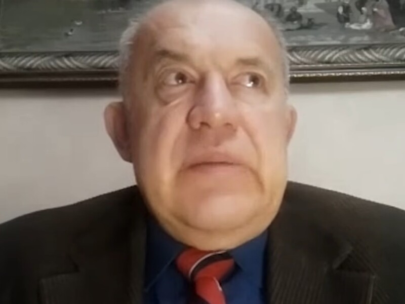 Колишній викладач КНУ, який говорив про "голодних" до чоловіків українок, намагається поновитися через суд