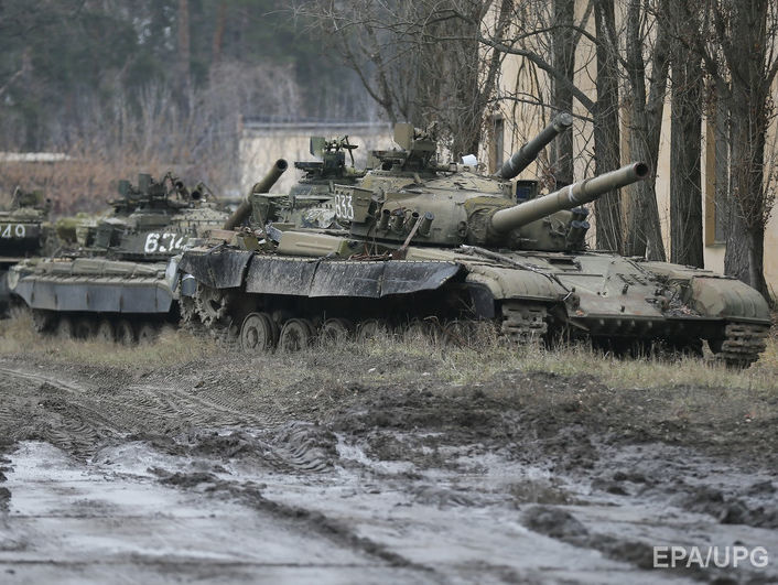 На вихідних Росія перекинула в Луганську область 10 бойових машин, 25 танків і 300 "козаків" – Тимчук
