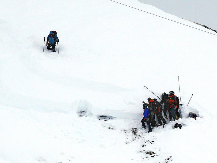 Во французских Альпах лавина накрыла группу лыжников, четверо погибших