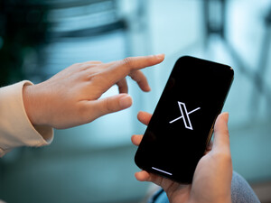 Маск заявил, что его соцсеть X подверглась масштабной кибератаке