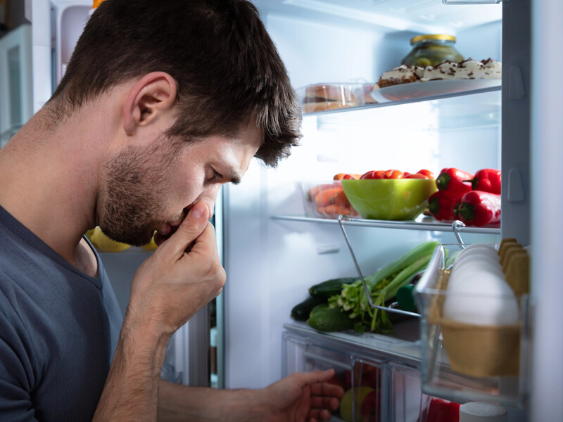 Оставьте это на три часа – и от неприятного запаха в холодильнике не останется даже следа. Лайфхак