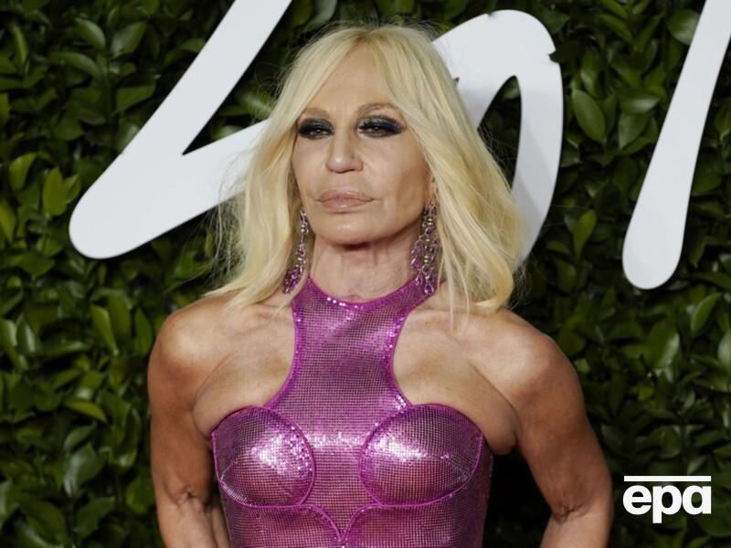 Донателла Версаче покинула пост креативного директора Versace, который занимала 28 лет