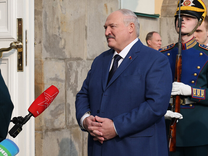 Лукашенко пожаловался, что еще нет "Орешника" в Беларуси. В январе он говорил, что ракета будет "со дня на день" 