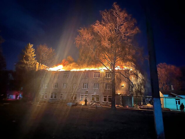Росіяни завдали удару по лікарні в Харківській області, повторного – по рятувальниках