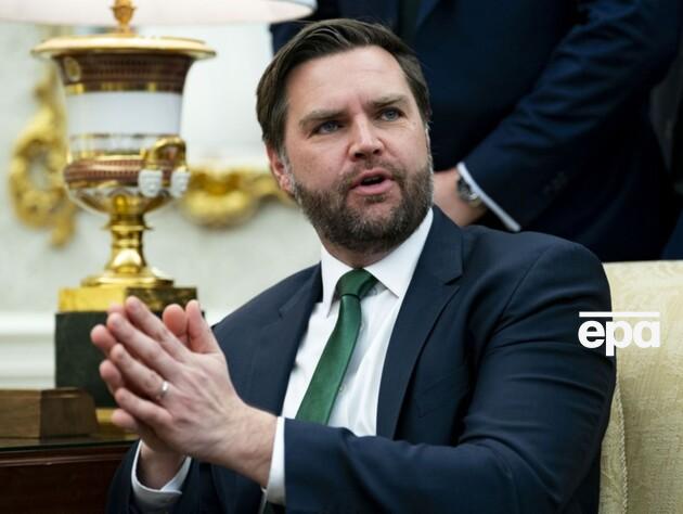 Вэнса освистали на концерте в Центре Кеннеди, куда он явился вместе с женой. Видео