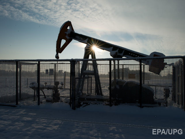 Цена нефти упала почти на $1 на фоне увеличения буровой активности в США