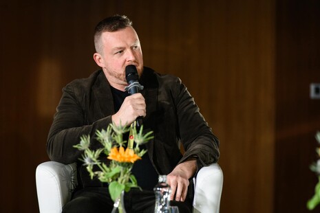 Риски рецессии экономики США и обвала фондовых рынков растут головокружительно. Но не настолько, чтобы прыгать с небоскреба