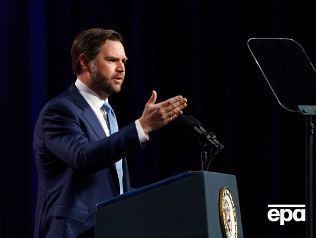 Вэнс прилетел в Гренландию и посетил американскую военную базу