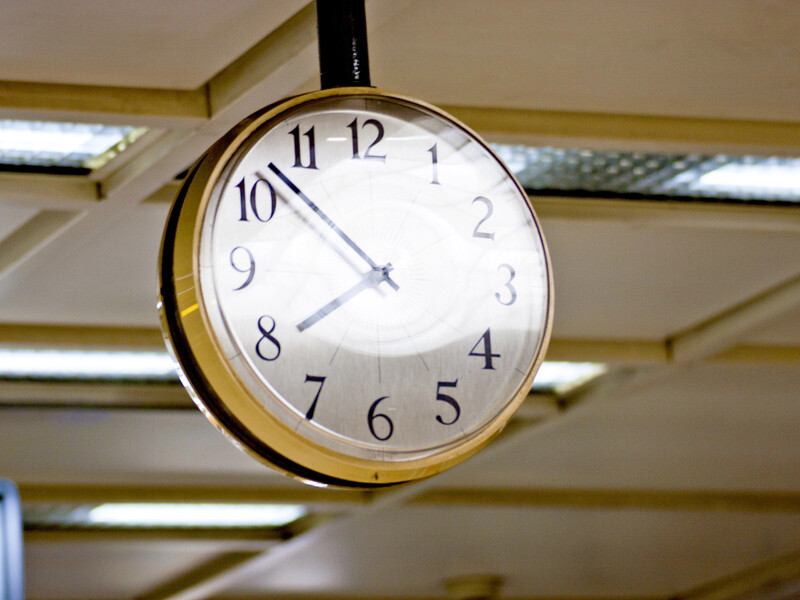 Україна в ніч проти 30 березня переходить на літній час. Куди переводити стрілки годинника?