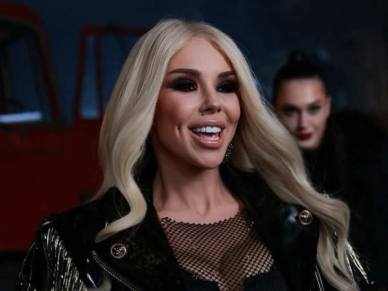 СолоХа во время концерта сообщила, что в третий раз станет матерью